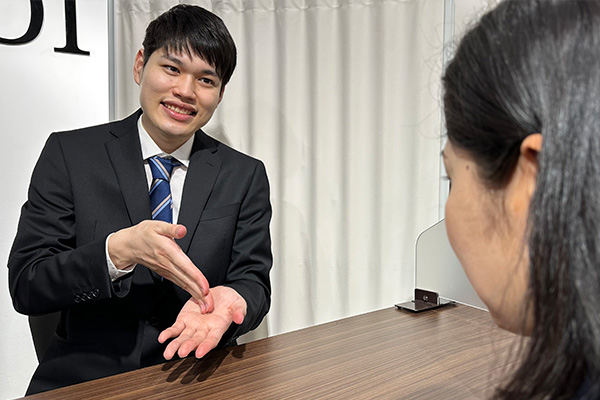 手話カウンター／遠隔手話対応ショップ